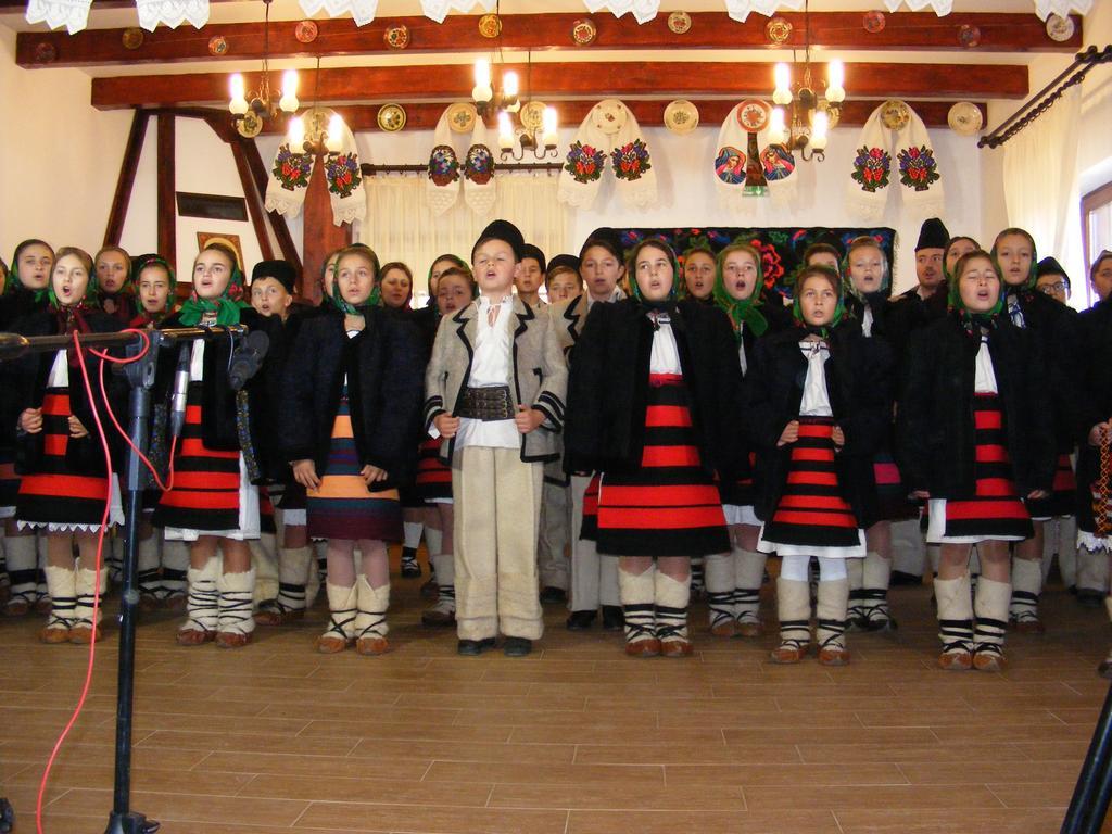 Pensiunea Sanziene Strîmtura Buitenkant foto
