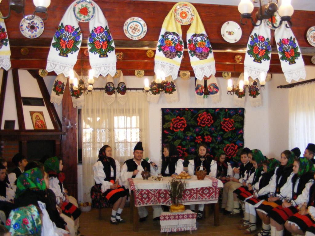 Pensiunea Sanziene Strîmtura Buitenkant foto