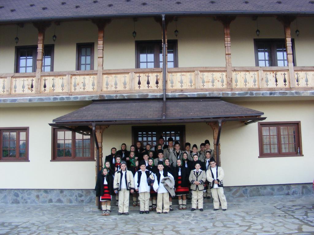 Pensiunea Sanziene Strîmtura Buitenkant foto